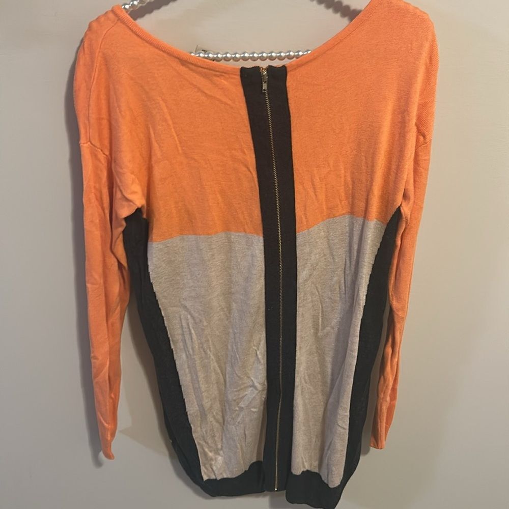 Vertical Design Color Block Sweater Back Zip. Size Small - Picture 4 of 4